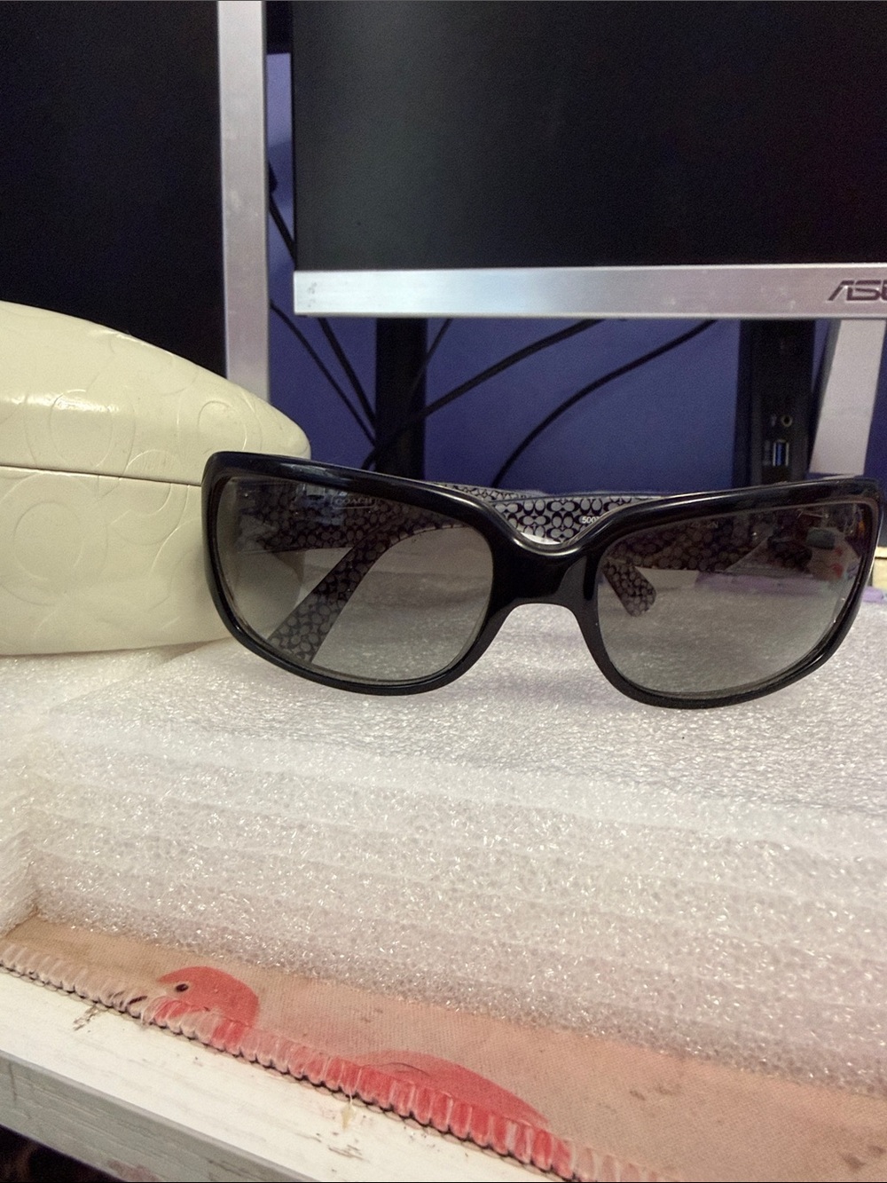 Coach Black Gradient Lens Sunglasses hc8024 l900 Delphine